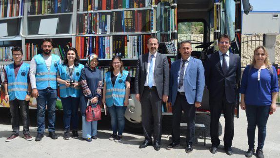 Gazi Üniversitesi Öğrenci Topluluğu "Kitap Bankosu" Sadullahpaşa Ortaokulu´nu Ziyaret Etti.